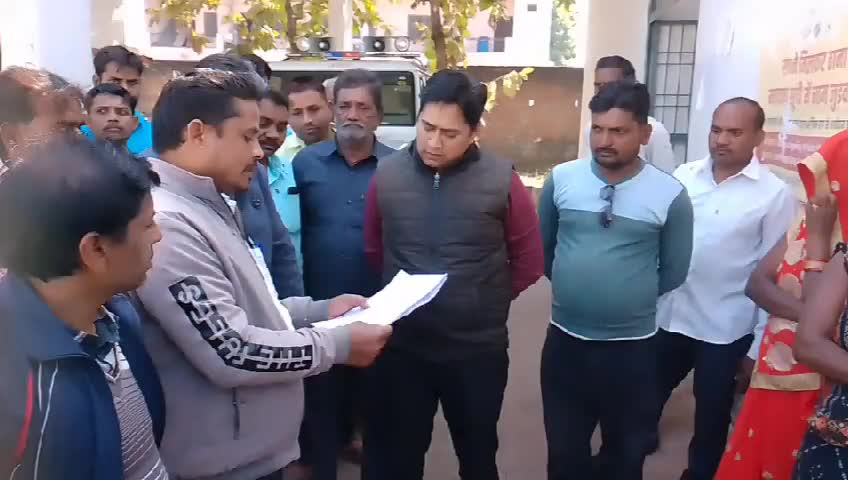 ओबीसी महासभा बरही ने महिलाओं के साथ हुई अभद्रता करने वाले दबंगों की गिरफ्तारी को लेकर सौंपा ज्ञापन 
#कटनी