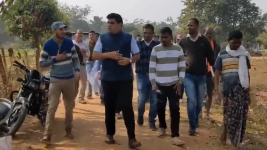 कोंडागांव/कलेक्टर ने कोसागांव ऑईल पाम की खेती का अवलोकन कर किसानों से की बातचीत! #kondagaon #kondagaonnews