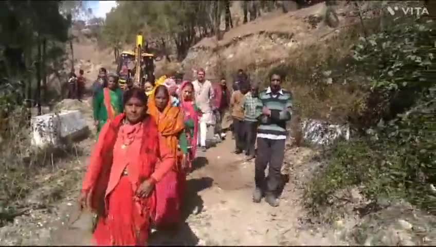 बग्वालीपोखर: बग्वाली पोखर मंडल के गोलुछीना श्रीखेत भीटारकोट मोटर मार्ग का विस्तार। भाजपा नेता दीपक कन्नू साह ने किया उद्घाटन।