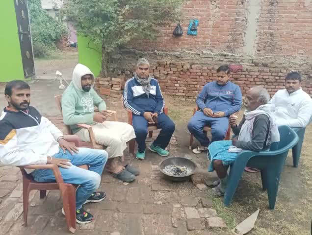 जदयू के युवा साथी अनूप पटेल के चाचा जी के निधन की खबर सुनकर पहुंचे जदयू जिला अध्यक्ष अशोक कुमार सिंह उपाध्यक्ष रविराज एवं विक्रांत सिंह#जदयू