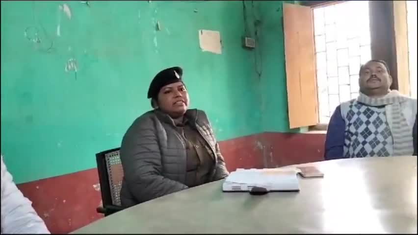 फेनहारा: फेनहारा प्रखंड के IB भवन में नयी थानाध्यक्ष सुषमा कुमारी ने तीन पंचायतों के जनप्रतिनिधियों के साथ की बैठक