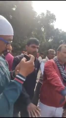 "विकसित भारत संकल्प यात्रा" के दौरान विगत दिनों मनेर के बाँक पंचायत में सभी स्थानीय नागरिकों को "संकल्प- शपथ" दिलाई गई। इस कार्यक्रम में भाजपा नेताओं एवं कार्यकर्ताओं के साथ शामिल होकर गौरवान्वित हुआ। #मनेर #Maner