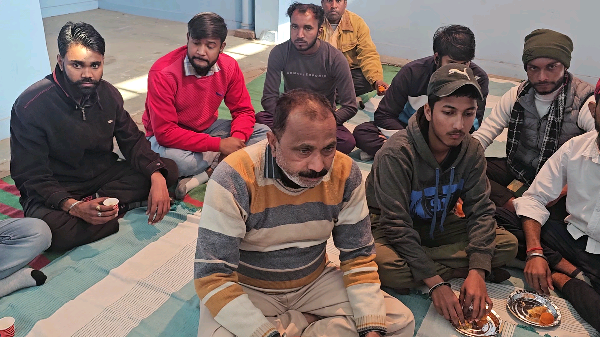 #एकम सनातन भारत दल कार्यकर्ता सफल रामशिला दर्शन कार्यक्रम के पश्चात सामूहिक जलपान करते हुए।
