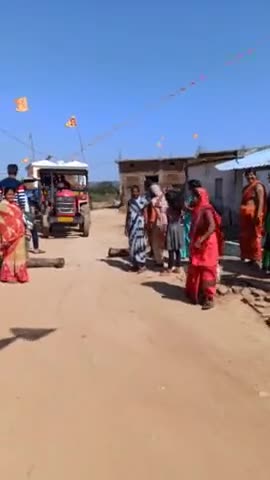 कटंगी: राजा भोज कॉलेज के समीप ग्राम वासियों ने ट्रेक्टर चालको की मनमानी का किया विरोध गाड़ियों को रोककर समझाइस दी। #रामनगर