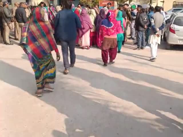 नारासन: hastinapur se lakar pati ne ki patni ki hatya#newsnation 
#cmdnewsofficial