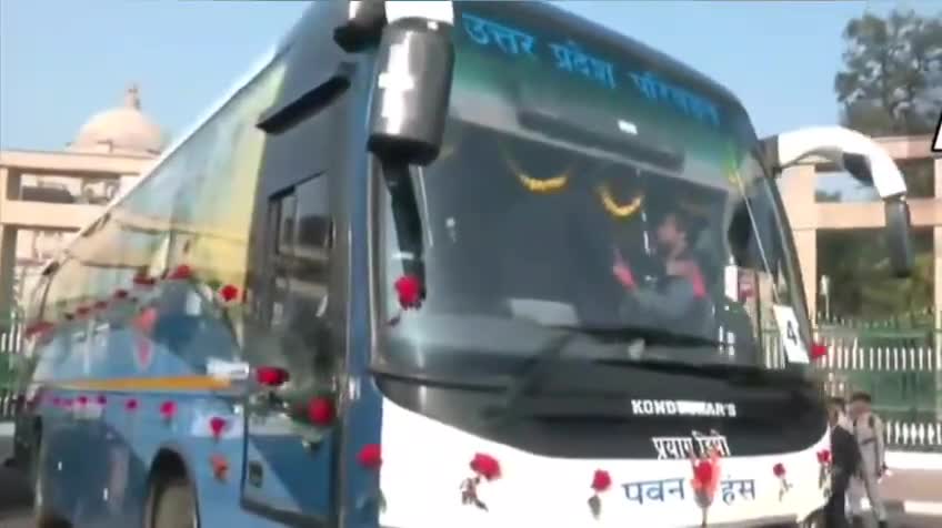 #उत्तरप्रदेश के #विधानसभा और #विधानपरिषद के #सदस्य #अयोध्या के लिए रवाना हुए।