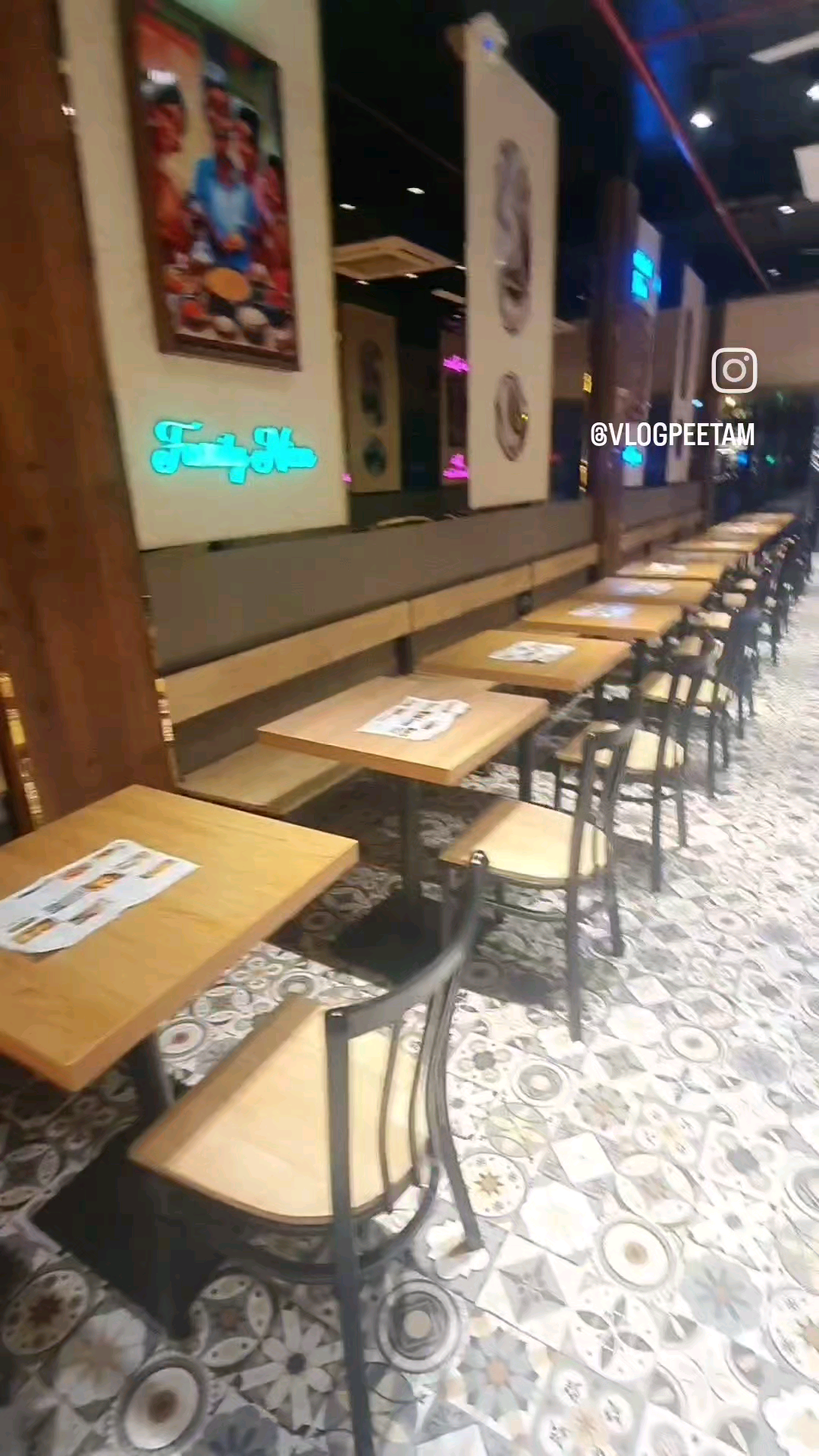 Dheemi #shorts #instalike #like #Viral #trending #instagood #restaurant #pub #club #vlogpeetam #hotelraid