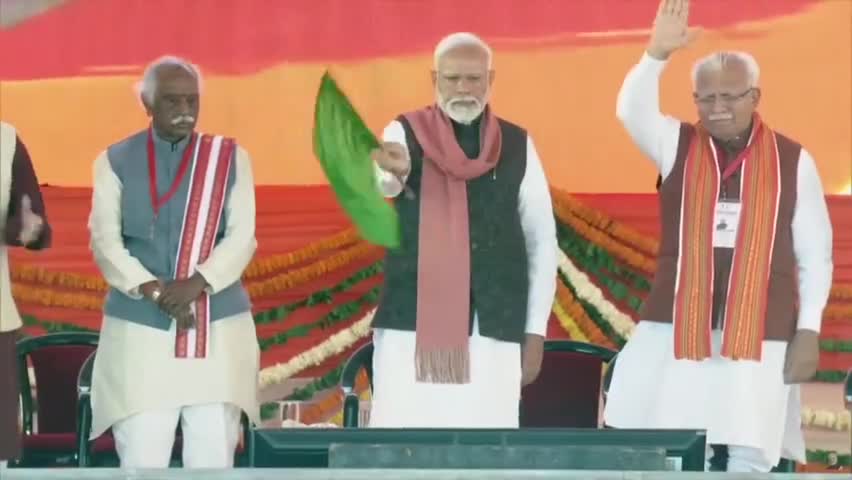 #प्रधानमंत्री #नरेंद्र# मोदी #ने #रोहतक #में आज रेलवे हंसी से महम रोहतक जाने वाली ट्रेन का उद्घाटन किया रोहतक