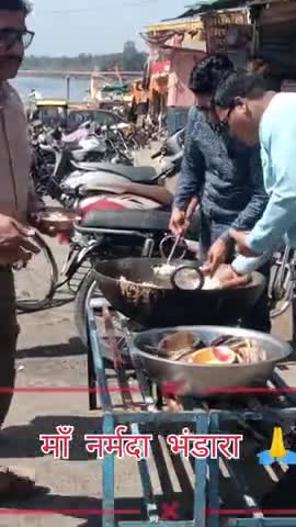 माँ नर्मदा की असीम कृपा से आज एकादशी के पावन अवसर पर, माँ नर्मदा के घाट पर फलाहार वितरण किया गया #News
#नर्मदा #जबलपुर