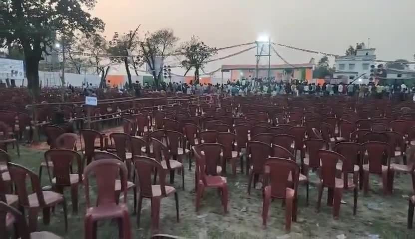 सालो तक अमेठी में राज किया कांग्रेस ने लेकिन आज कुर्सियां भरने के लिए जनता नही मिल रही।
#smritiirani
#AmethiDidiKeSaath