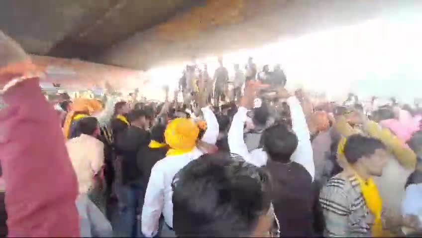 सभी भाइयो को बहुत बहुत धन्यवाद महराजा सूरजमल जी की शोभायात्रा को सफल बनाया 
चक्का जाम

#चौधरी उदय प्रताप सिंह (सी.ई.ओ )
              (राष्ट्रीय अध्यक्ष)