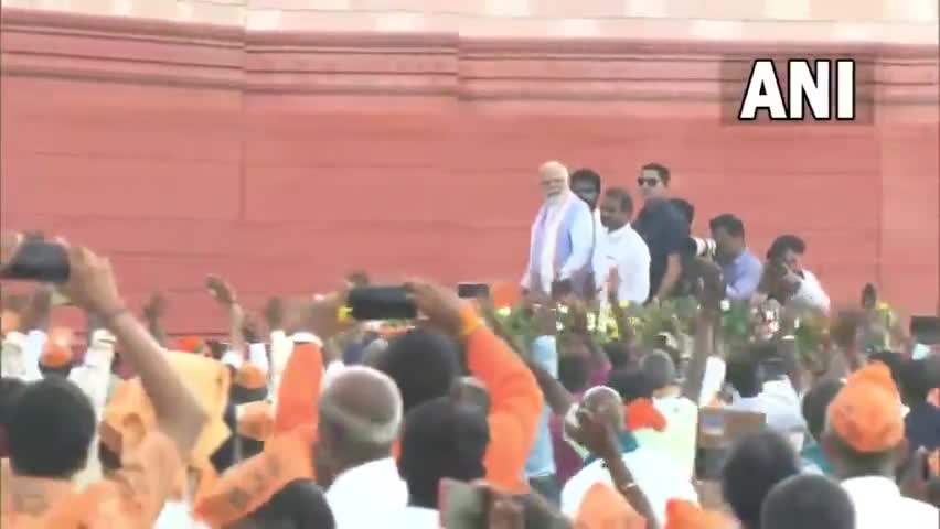 #तमिलनाडु
प्रधानमंत्री नरेंद्र मोदी सार्वजनिक बैठक में हिस्सा लेने के लिए तिरुपुर के पल्लदम पहुंचे।