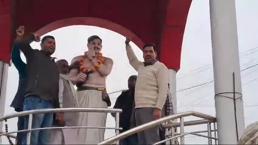 आज चंद्रशेखर आजाद चौराहा रसड़ा पर क्रान्तिकारी स्मारक के सदस्य सदस्य द्वारा चंद्रशेखर आजाद का सहाद्त दिवस मनाया गया।