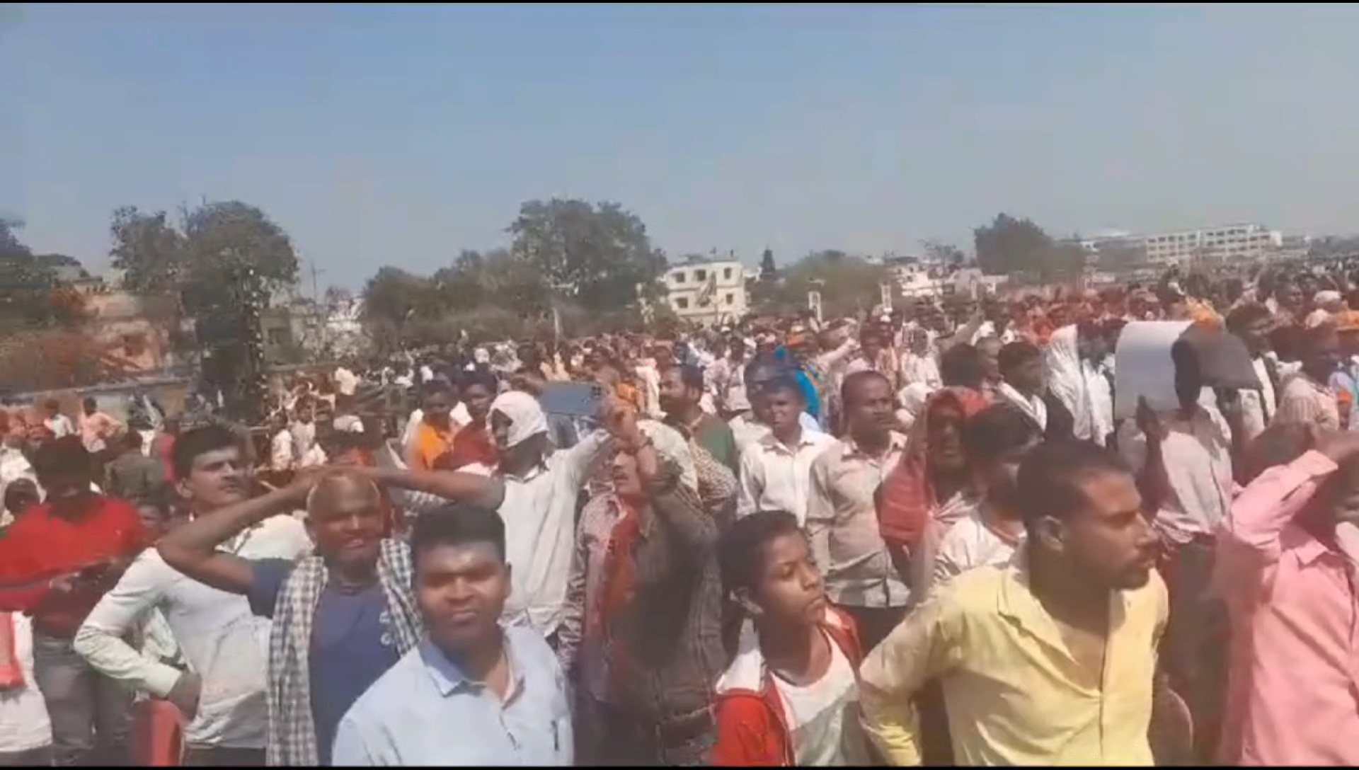 धनबाद/केंदुआडीह: #धनबाद में #माननीय #प्रधानमंत्री श्री #नरेंद्र #मोदी जी का आगमन हुआ लोगों ने जोरदार स्वागत किया 🎉👏
