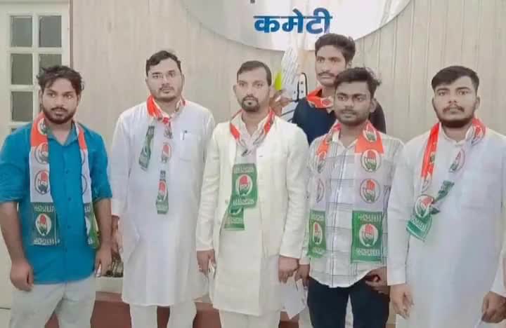 #अपने_हौसले_को_ये_मत_बताओ_कि.!
                  #तुम्हारी_परेशानी_कितनी_बड़ी_है.!!
#अपनी_परेशानी_को_यह_बताओ_कि..! 
             #तुम्हारा_हौसला_कितना_बड़ा_है!!                #बृजेश_प्रजापति
(#प्रदेश_सचिव) INC)
