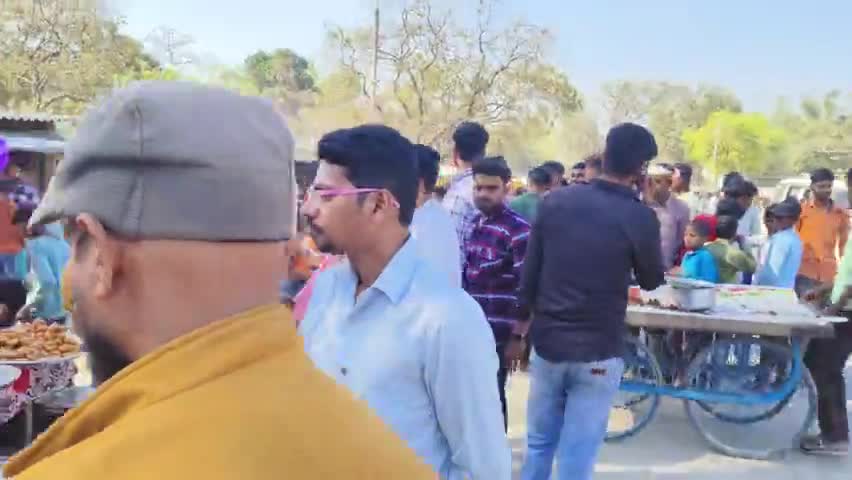 कुशीनगर के दुदही टैक्सी स्टैंड भगवान शिव मन्दिर पर श्रद्धालुओं द्वारा जलाभिषेक। #kushinagar_news #upnews
