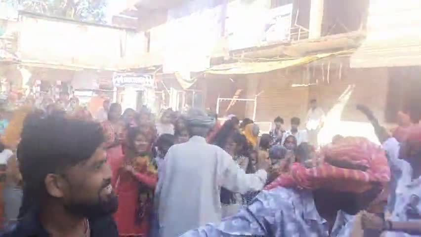 वंशकार समाज द्वारा आरोन नगर में शिवरात्रि के पर्व पर बाबा महाकाल की पालकी यात्रा निकाली गई।
# महाशिवरात्रि।#08 मार्च 24