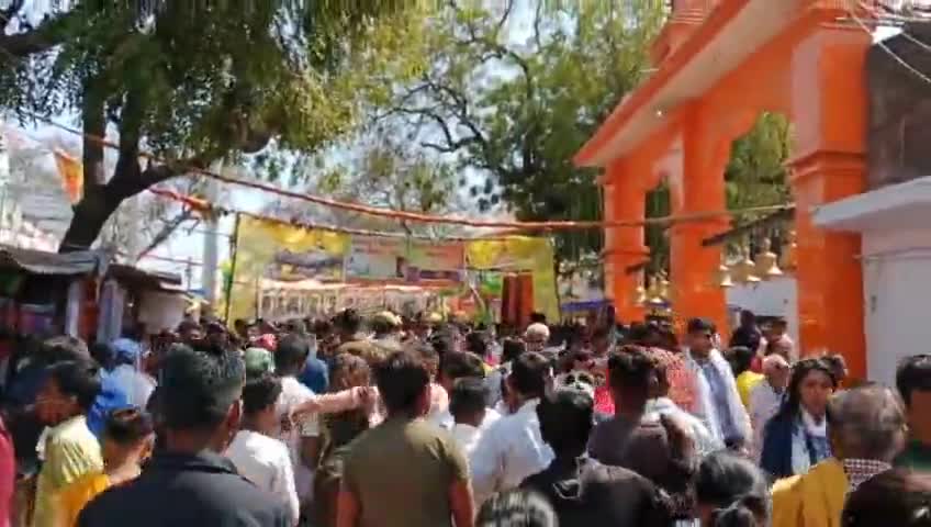 #kunda महाशिवरात्रि के पावन अवसर पर हौदेश्वर नाथ धाम में दर्शन के लिए उमरा भीड़, चारों तरफ का रोड हुआ जाम,#Ravi