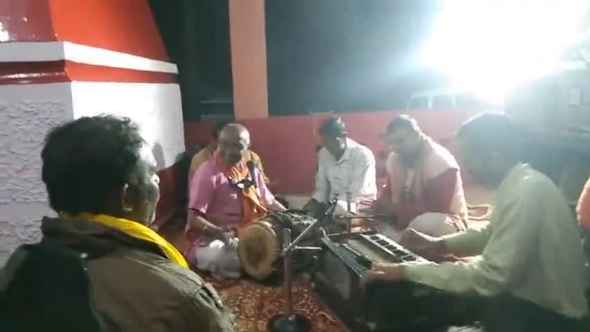 मांडर: #mandar मांडर थाना मंदिर मे शिवरात्रि के शुभ अवसर पर किया गया भजन कीर्तन का प्रोग्राम