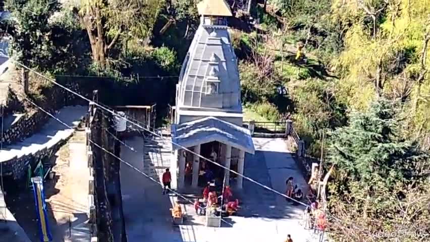 जिलासू: पोखरी में पुष्करेश्वर महादेव मन्दिर में महाशिवरात्रि पर शिवभक्तों ने किया जलाभिषेक