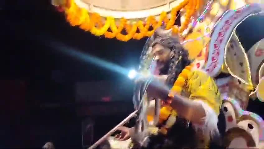 #महाशिवरात्रि,,, हर साल के भांति इस साल भी तमसा रक्षक दल के नेतृत्व में भव्य पुष्प वर्षा का आयोजन किया गया