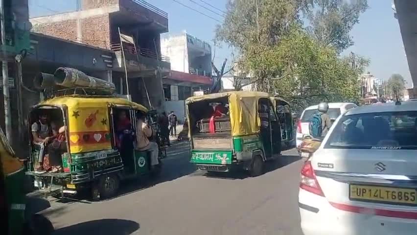 Ghaziabad: पुराना नीम टूट कर कार के ऊपर गिरा कार हुई सतिग्रस्त!#ghaziabad #न्यूज़ #dainikbhsakar