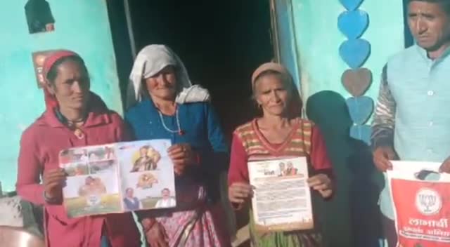 जिलासू: पोखठा में भाजपा कार्यकर्ताओं ने लाभार्थियों सम्पर्क अभियान के तहत केन्द्र सरकार की योजनाओं की दी जानकारी