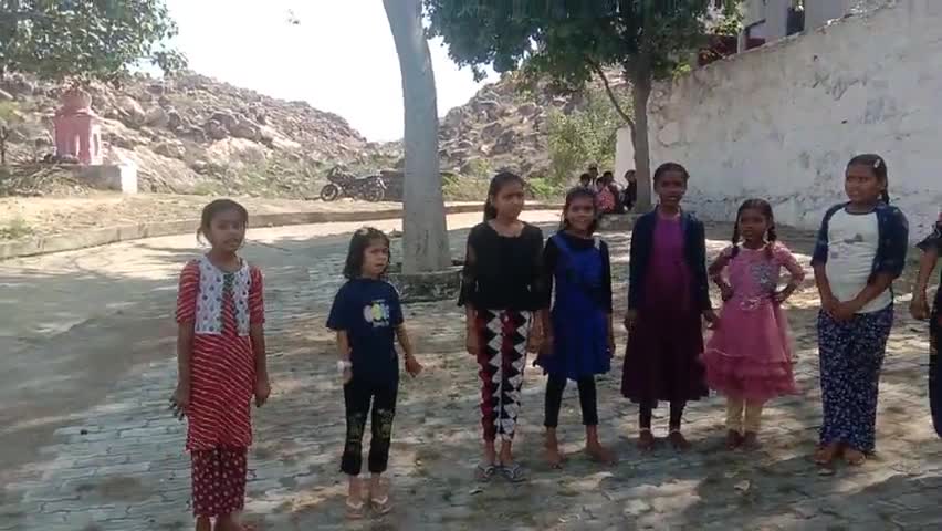 चरखारी: डॉ.भीमराव अम्बेडकर पाठशाला एवं लाइब्रेरी खंदिया #पाठशाला_गीत  #हम_जब_पढ़ेंगे_लिखेंगे_आगे_बढ़ेंगे...