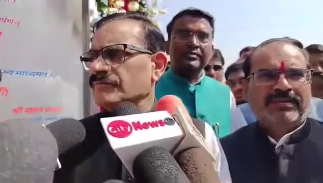 आज प्रधानमंत्री श्री नरेन्द्र मोदी द्वारा 10 नई वंदे भारत एक्सप्रेस को हरी झंडी दिखाई गई है। जिसमें मेरे संसदीय क्षेत्र #KhajurahoLoksabha को भी नई 'वंदे भारत एक्सप्रेस' की सौगात मिली है।
