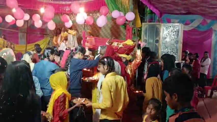 चिउटहा में ब्रम्ह ज्ञान महायज्ञ में श्री कृष्ण जी के जन्म उत्सव मनाया गया