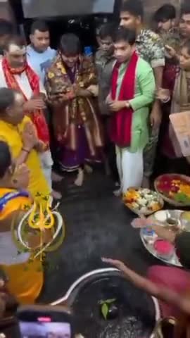 बाबा बागेश्वर पहुंचे देवघर, बाबा बैद्यनाथ धाम में की पूजा-अर्चना..