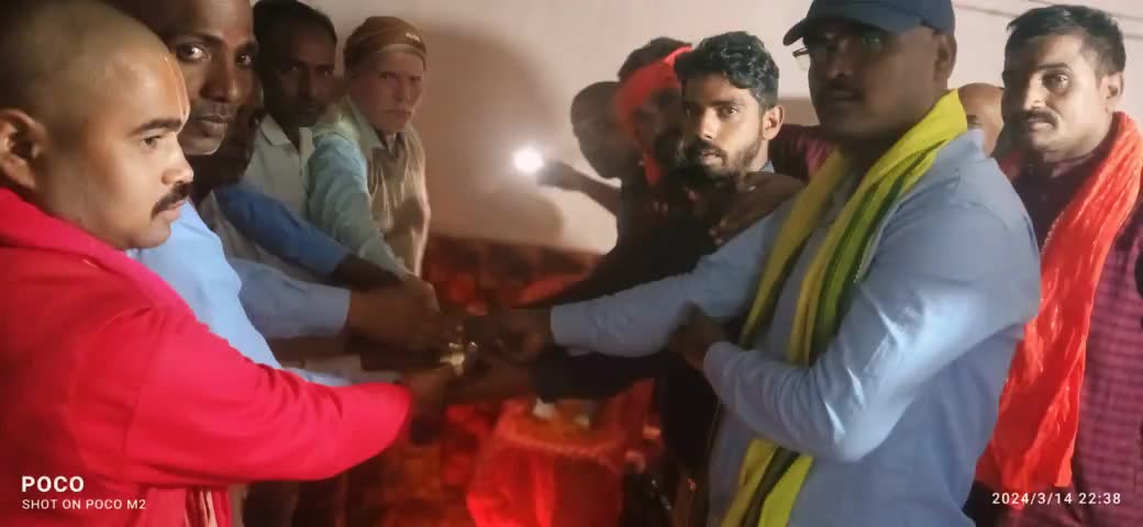 युवा प्रकोष्ठ जयनगर के केंद्राधयक्ष तथा पदाधिकारीगण के द्वारा माननीय श्री सुरेश पांडेय जी के पिता को श्रधांजलि अर्पण कीए