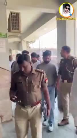 यूट्यूबर Elvish Yadav को नोएडा पुलिस ने किया गिरफ्तार, सांपों के जहर की तस्करी से जुड़ा है मामला

#Video #elvishyadav