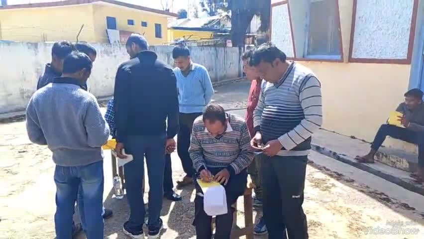 जिलासू: पोखरी में बांट नाप तोल विभाग के द्वारा व्यापार संघ अध्यक्ष की मौजूदगी लाइसेंस का किया नवीनीकरण