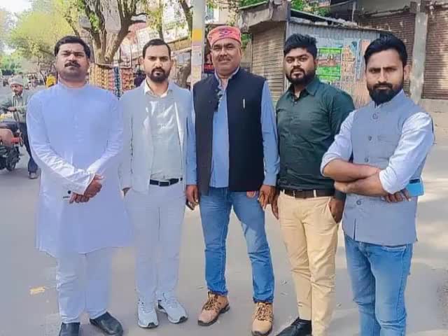 कल 17 मार्च... जनपद -: #बाँदा.  #समाजसेवी_श्री_राम_पाल #प्रजापति जी के साथ #शिष्टाचार मुलाक़ात... करते हुए।
