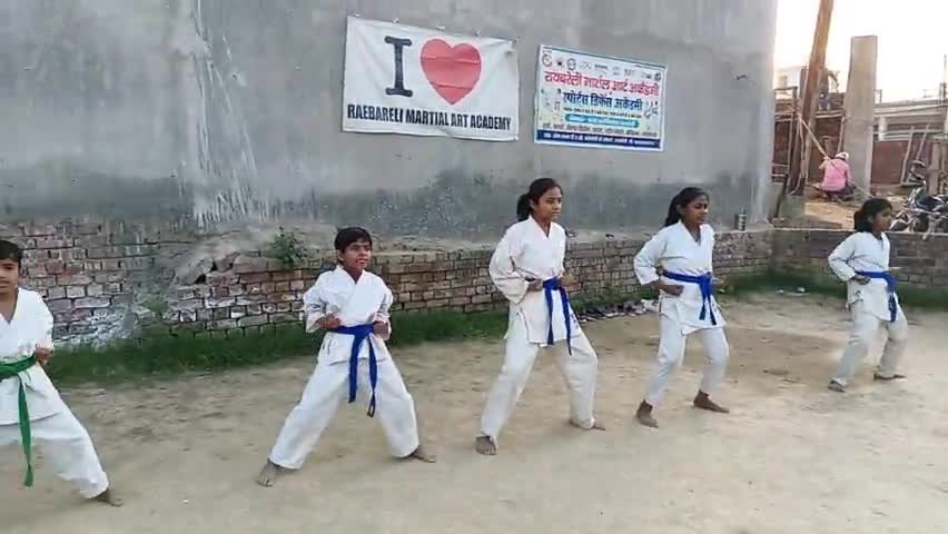#blocking #Karate #raebarelivlogger 
Raebareli martial art academy
Om Nagar near PAC colony
 gora bazar Raebareli