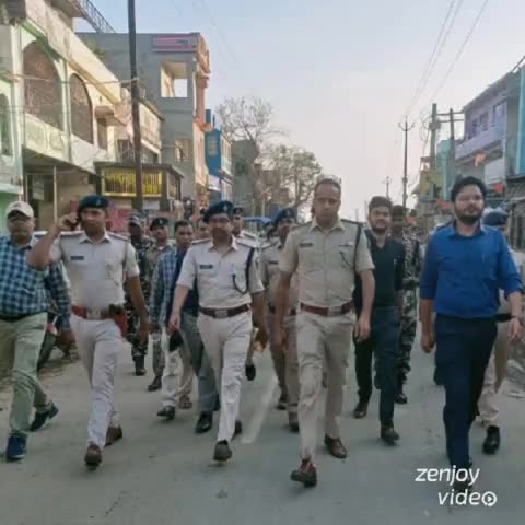 लौकहा: लोक सभा चुनाव को लेकर खुटौना में किया गया फ्लैग मार्च, डीएम,एस पी सहित कई अधिकारी हुए शामिल