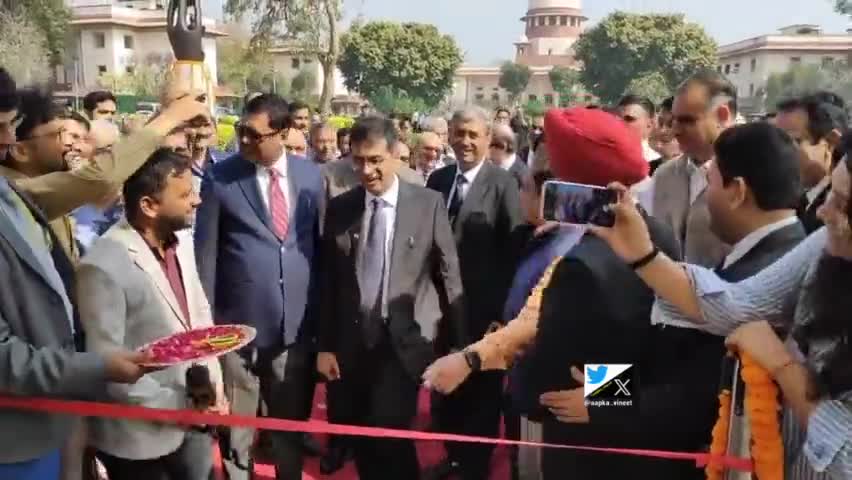 #सुप्रीम #कोर्ट के लॉन में #मीडिया कर्मियों के लिए बने शेड का #उद्घाटन #मुख्य #न्यायधीश जस्टिस डीवाई चंद्रचूड़ ने किया।