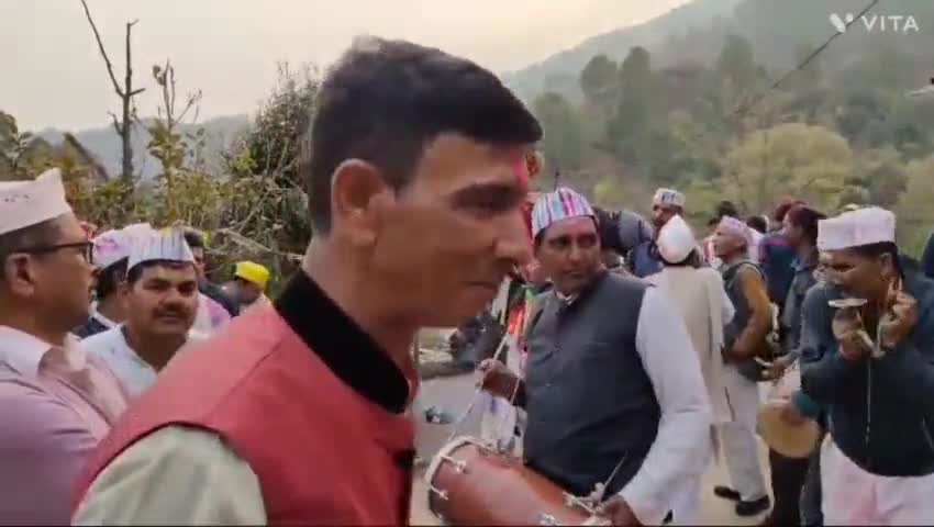 जालली: जालली मंडल के ग्रामीण क्षेत्रों में खड़ी होली की मची धूम, ग्राम सभा के होलियारों द्वारा गाए जा रहे गीत