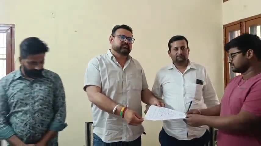 रायपुर रानी: रायपुर रानी पैक्स में प्रबंधक के खिलाफ युवक ने पैक्स कमेटी को दी शिकायत, पैक्स प्रबंधक ने आरोपी को बताया निराधार