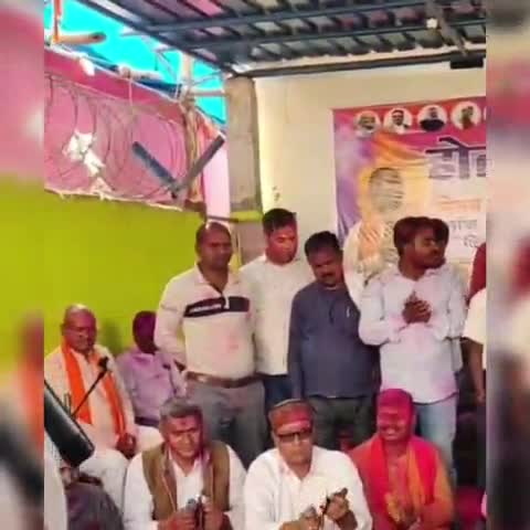 सिमरिया विधायक किशुन दास ने होली मिलन समारोह में अपने आवास पर मनाई होली कई गणमान्य लोग कार्यकर्ता टंडवा प्रखंडवासी मौजूद
