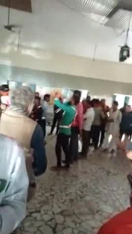 नगर सुमेरपुर हमीरपुर में नगर पंचायत धीरेंद्र शिवहरे अपने दोस्तों को साथ होली और उनके साथ में विदाई दी#पब्लिक न्यूज़ पब्ल