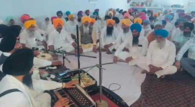 ਕਲਾਨੌਰ: ਸਾਬਕਾ ਮੰਤਰੀ ਸੁੱਚਾ ਸਿੰਘ ਲੰਗਾਹ ਨੇ ਕਲਾਨੌਰ ਤੋੰ ਪੱਤਰਕਾਰ ਗੁਰਦੇਵ ਰਜਾਦਾ ਦੀ ਮਾਤਾ ਦੀ ਅੰਤਿਮ ਅਰਦਾਸ ਮੌਕੇ ਕੀਤੇ ਸ਼ਰਧਾ ਦੇ ਫੁੱਲ ਭੇੰਟ
