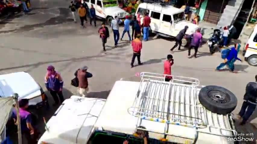 जिलासू: पोखरी में रंगों त्यौहार होली हर्षोल्लास के साथ मनाया जा रहा, लोग एक-दूसरे को दे रहें बधाई