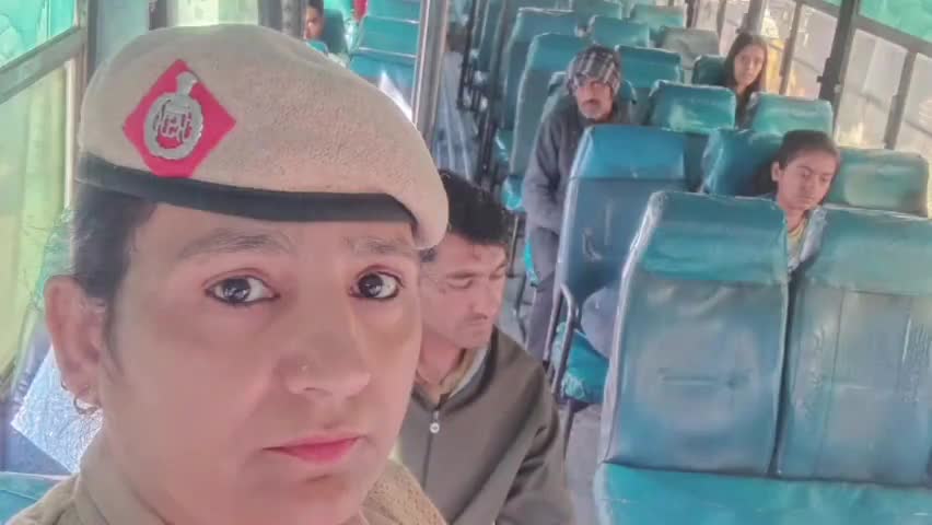 मोरनी: पुलिस के उच्च अधिकारियों के आदेश अनुसार मोरनी से रायपुर रानी बस में तैनात की गई महिला पुलिस कर्मचारी