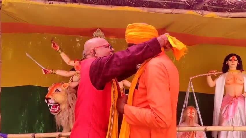 पहाड़पुर: विष्णु महायज्ञ सरेया में 21 देवताओं की प्रतिमा का गहिरी मन मे धूमधाम से किया गया विसर्जन।उमड़ी भीड़।आचार्य की हुई बिदायी।