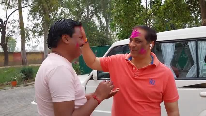अपर पुलिस अधीक्षक के साथ होली खेलते
#मैनपुरी #आगरा #कानपुर #लखनऊ #दिल्ली #बनारस #मेरठ #नोएडा #इटावा