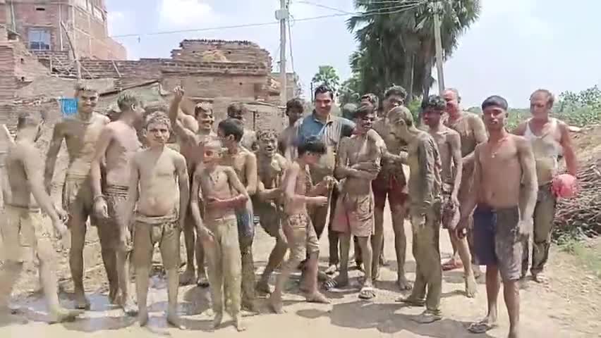 होली कीचड़ वाली अपनो के साथ.. 
#होली2024 
#होली_की_हार्दिक_शुभकामनाएं 
#होली 
#happyholi2024