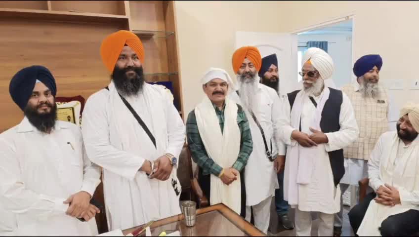 ਆਨੰਦਪੁਰ ਸਾਹਿਬ: ਤਖਤ ਸ੍ਰੀ ਕੇਸਗੜ੍ਹ ਸਾਹਿਬ ਦੇ ਜਥੇਦਾਰ ਗਿਆਨੀ ਸੁਲਤਾਨ ਸਿੰਘ ਵੱਲੋਂ ਮੀਡੀਆ ਦੇ ਵੱਖ ਵੱਖ ਕਲੱਬ ਪ੍ਰਧਾਨਾਂ ਦਾ ਕੀਤਾ ਗਿਆ ਵਿਸ਼ੇਸ਼ ਸਨਮਾਨ