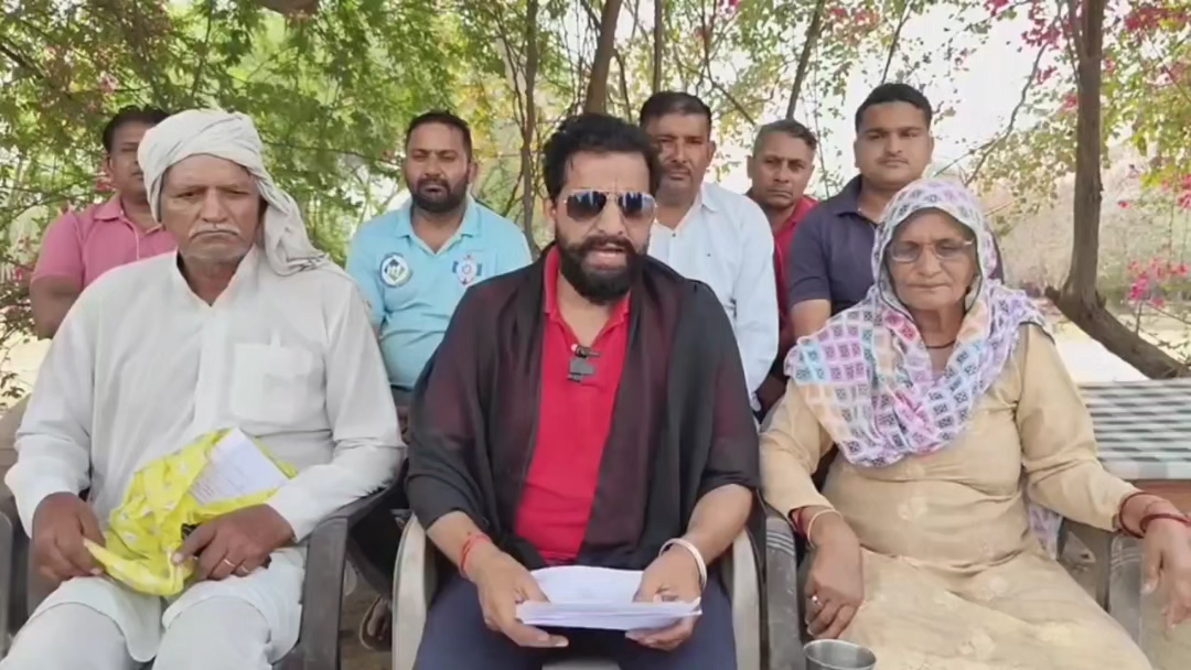 बलिदानी फौजी के बूढ़े मां-बाप बुढ़ापा पेंशन के लिए खा रहे हैं दफ्तरों के धक्के।

#बुढ़ापा_पेंशन #jaihindsena #naveenjaihind #rohtak #haryana